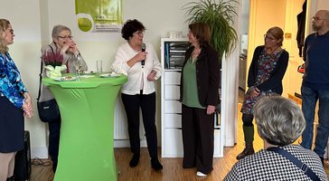 bild der rednerinnen, bezirksbürgermeisterin von steglitz-zehlendorf