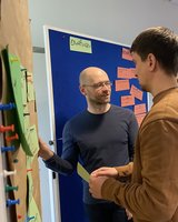 Teilnehmer bei der Schulung in Aktion - gemeinsam haben wir Leitlinien und Prozessschritte definiert für die Nutzung alter und neuer Medien in den Kitas des Mittelhofs